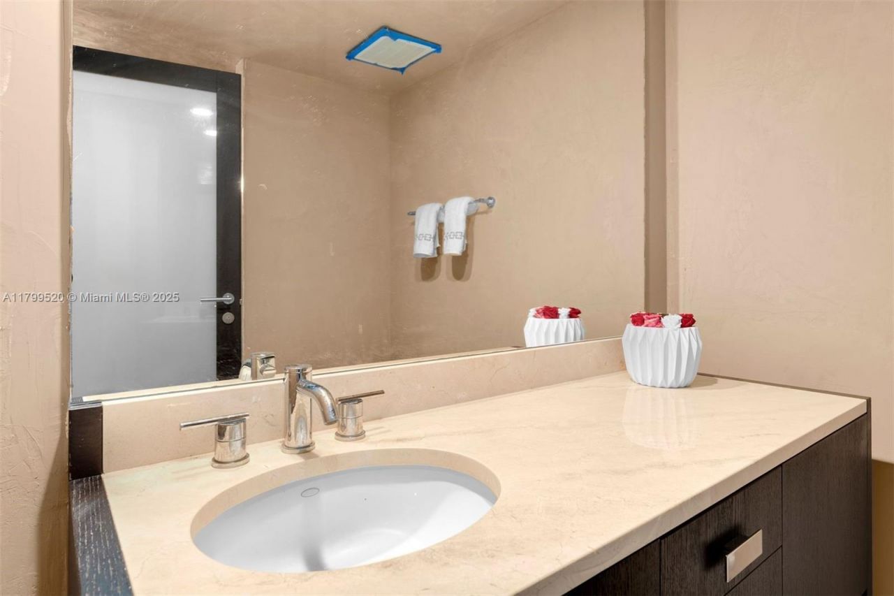 18201 Collins Ave, Unit 5206, Sunny Isles Beach, FL 33160 Photo