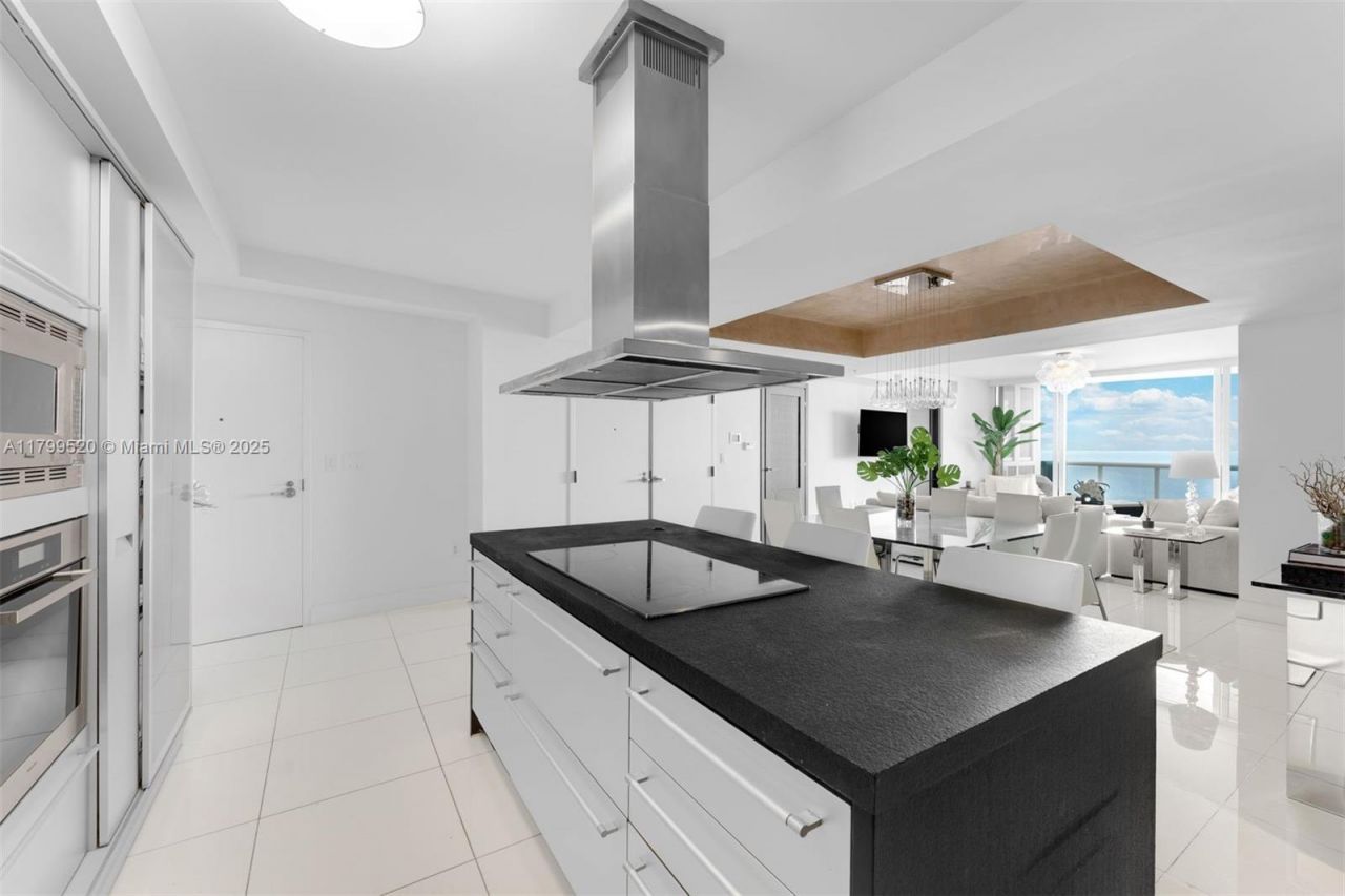 18201 Collins Ave, Unit 5206, Sunny Isles Beach, FL 33160 Photo