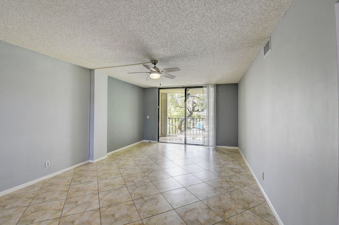 890 N Federal Highway, Unit 206, Lantana, FL 33462 Photo