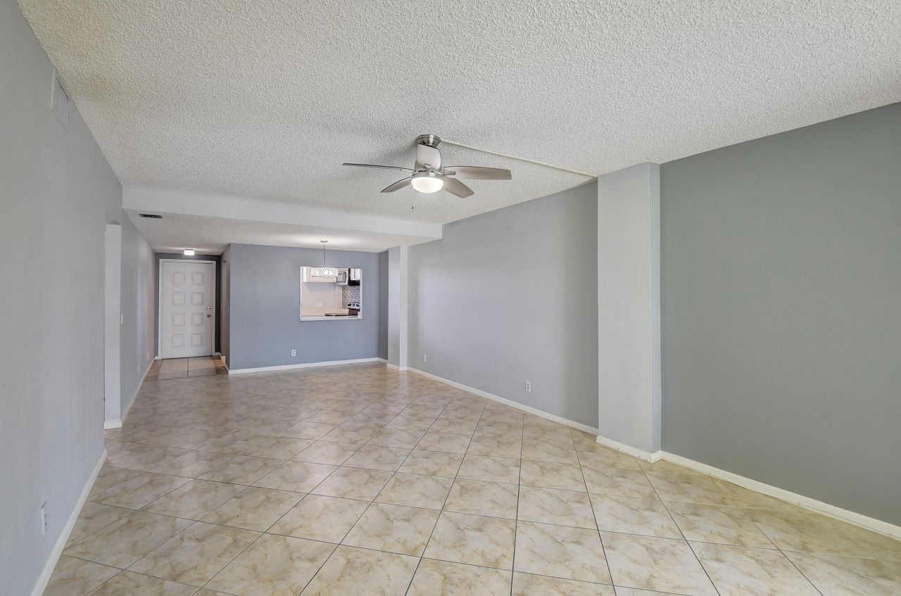 890 N Federal Highway, Unit 206, Lantana, FL 33462 Photo