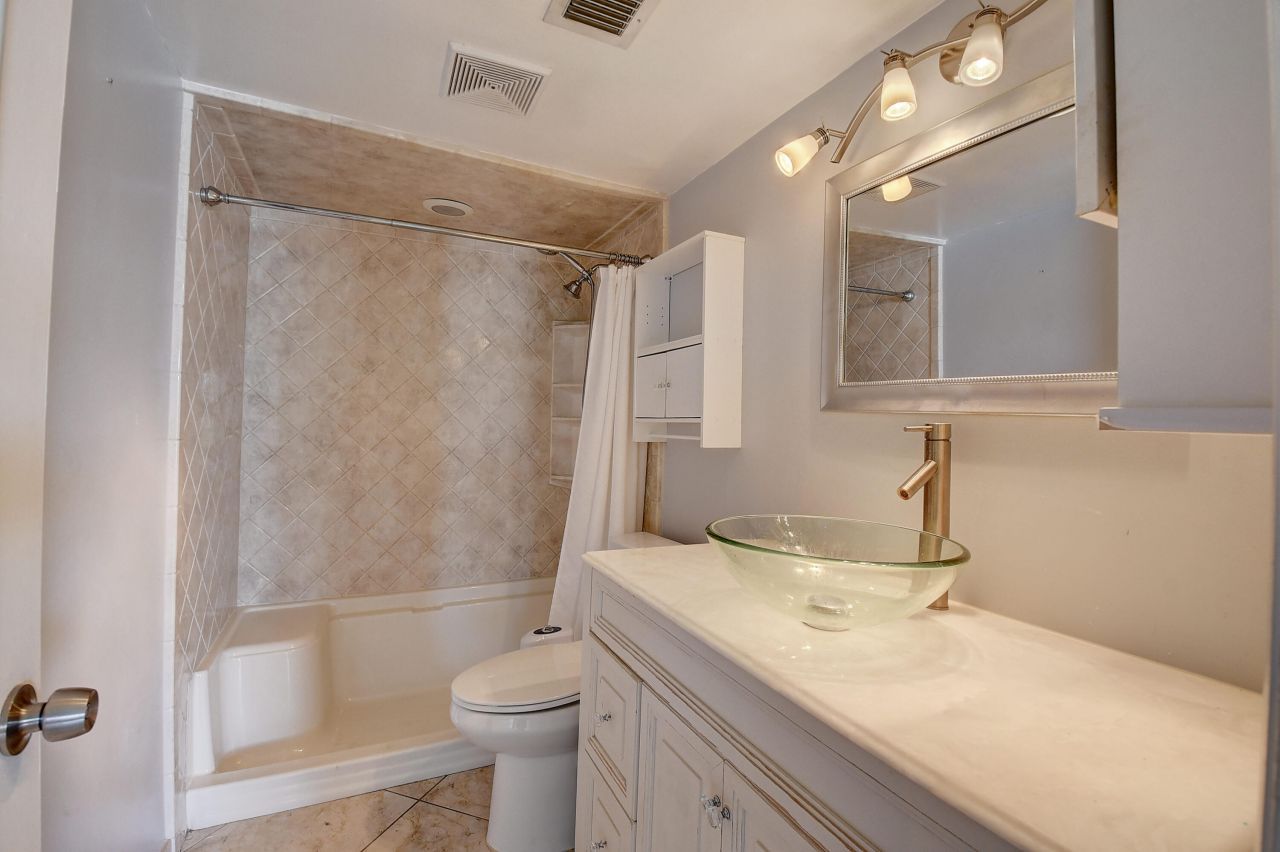 890 N Federal Highway, Unit 206, Lantana, FL 33462 Photo