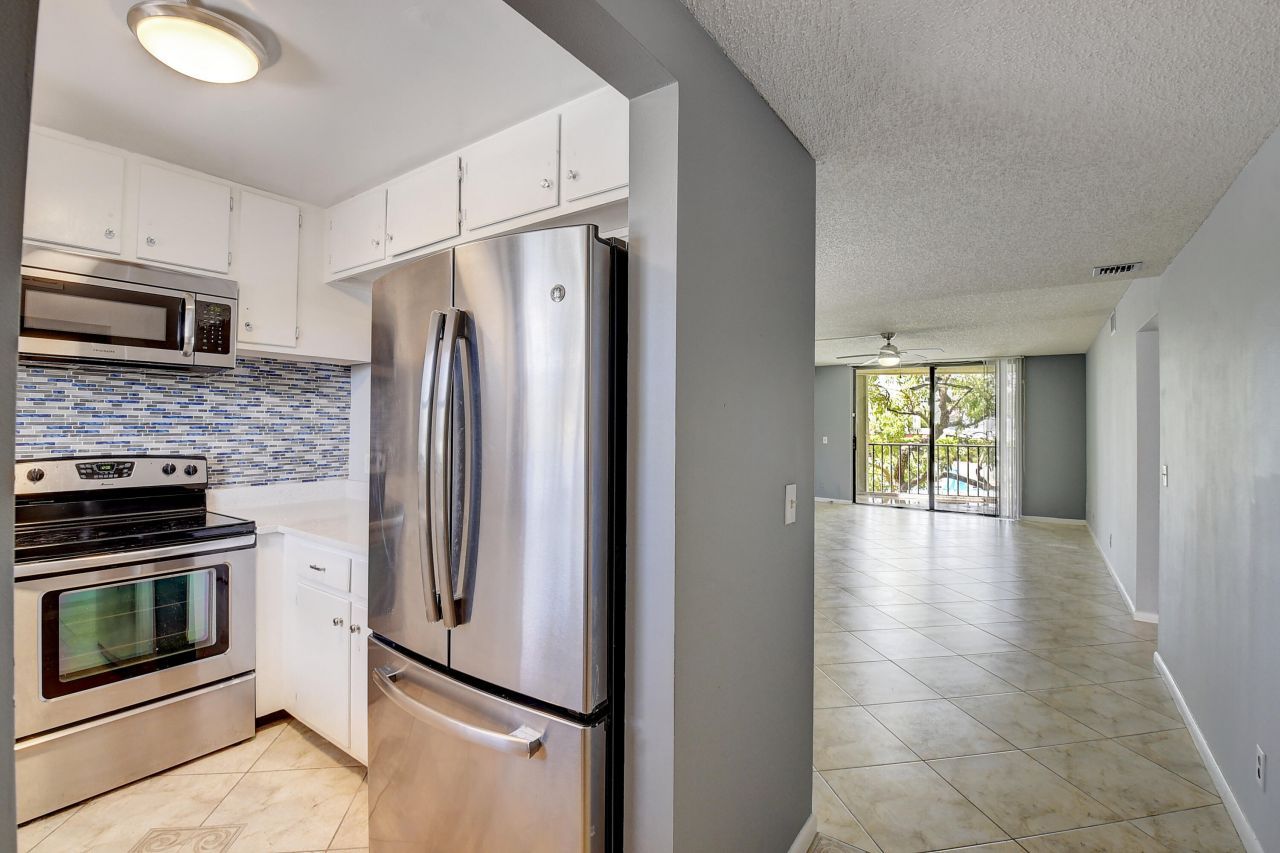 890 N Federal Highway, Unit 206, Lantana, FL 33462 Photo