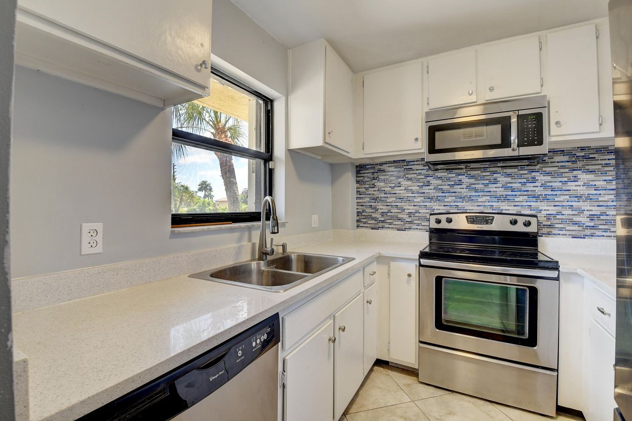 890 N Federal Highway, Unit 206, Lantana, FL 33462 Photo