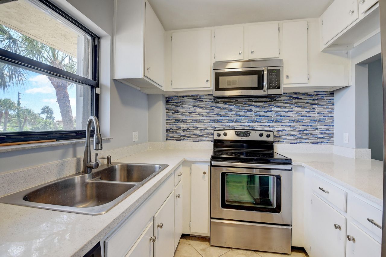 890 N Federal Highway, Unit 206, Lantana, FL 33462 Photo