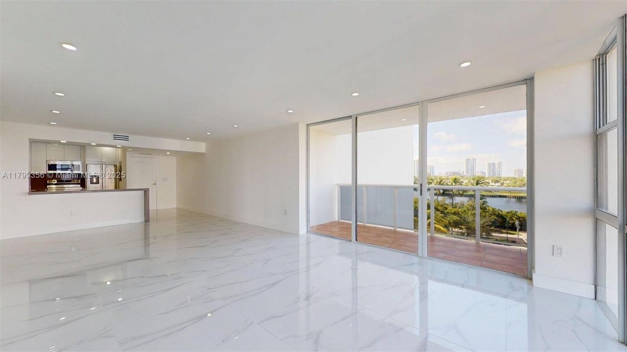 3625 N Country Club Dr, Unit 609, Aventura, FL 33180 Photo