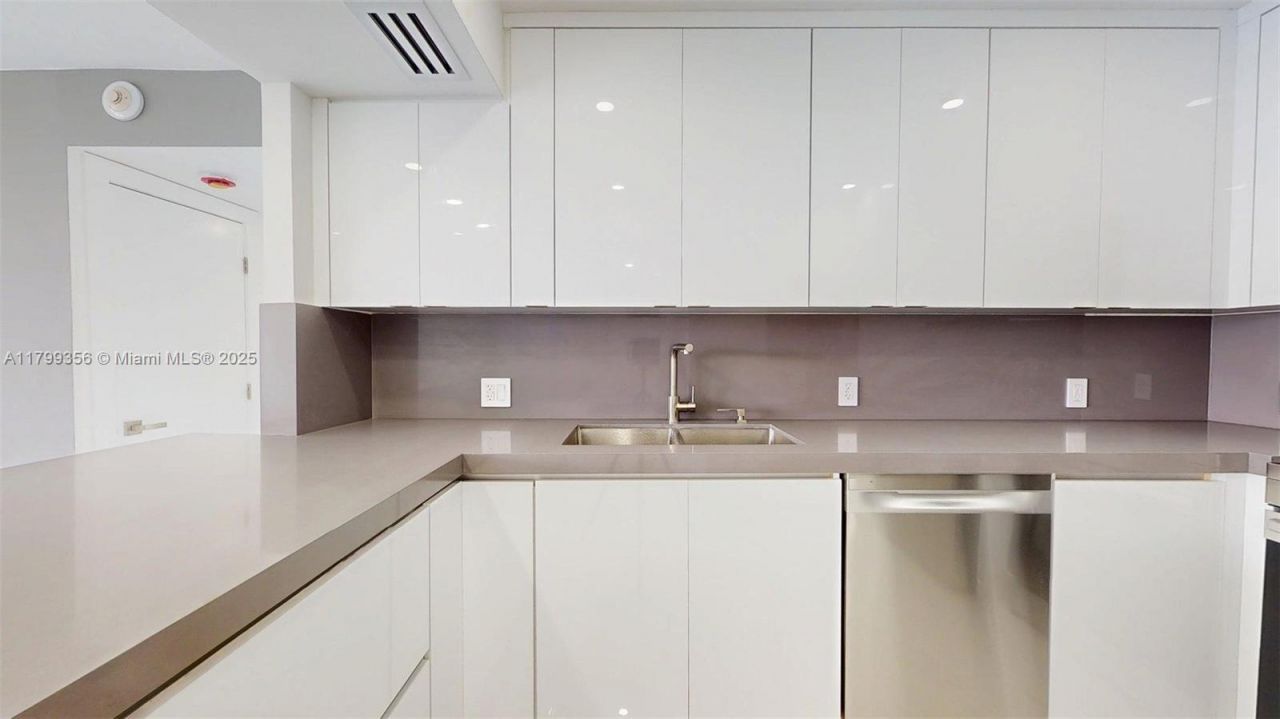 3625 N Country Club Dr, Unit 609, Aventura, FL 33180 Photo