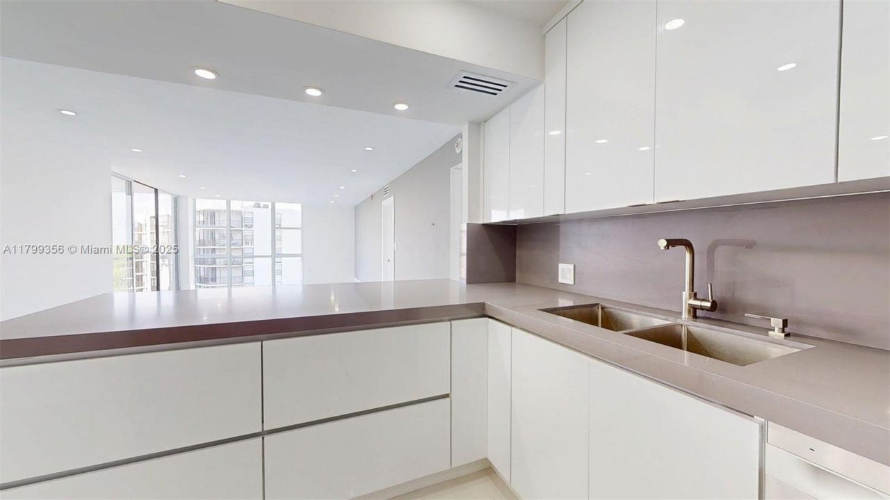 3625 N Country Club Dr, Unit 609, Aventura, FL 33180 Photo