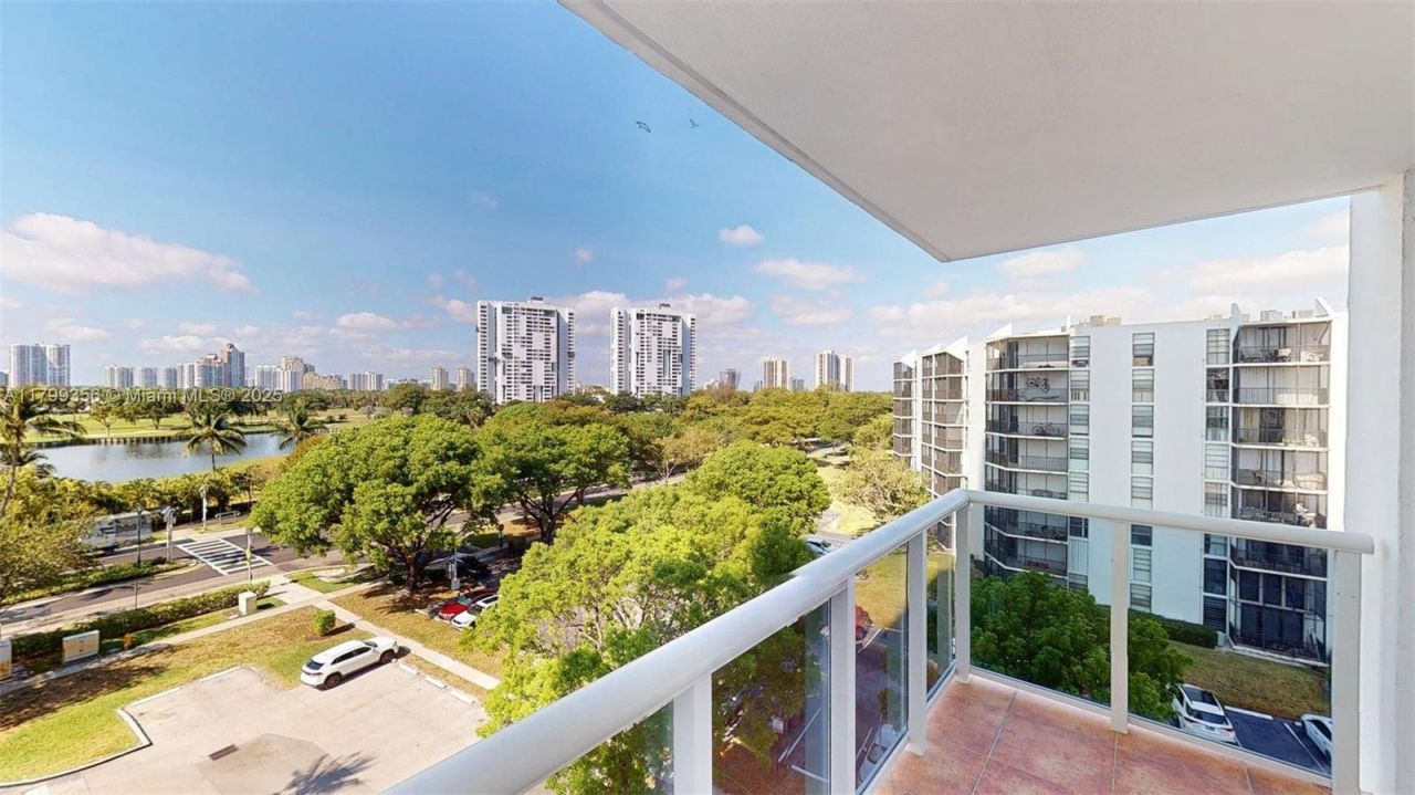 3625 N Country Club Dr, Unit 609, Aventura, FL 33180 Photo