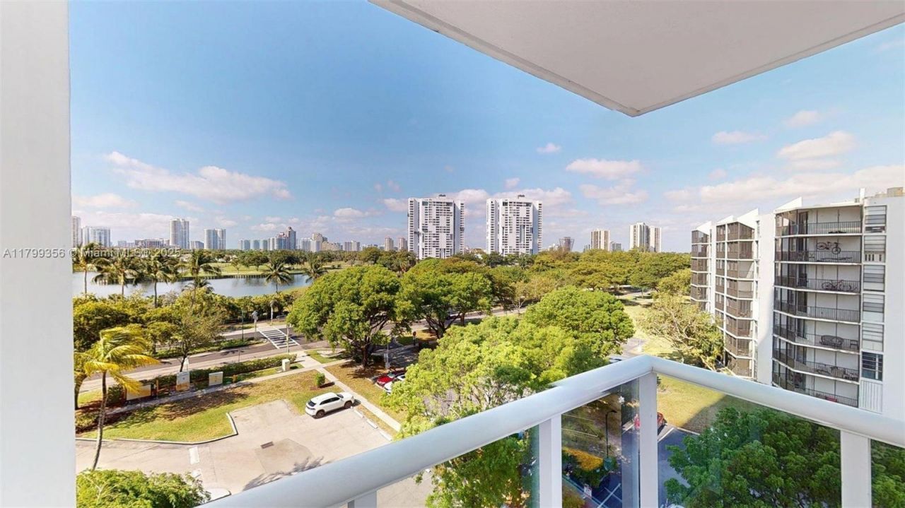3625 N Country Club Dr, Unit 609, Aventura, FL 33180 Photo