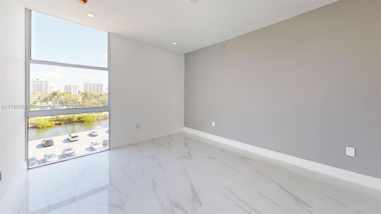 3625 N Country Club Dr, Unit 609, Aventura, FL 33180 Photo