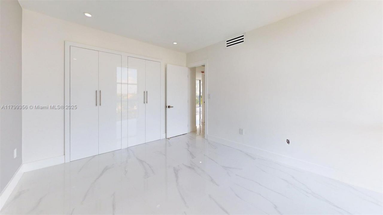 3625 N Country Club Dr, Unit 609, Aventura, FL 33180 Photo