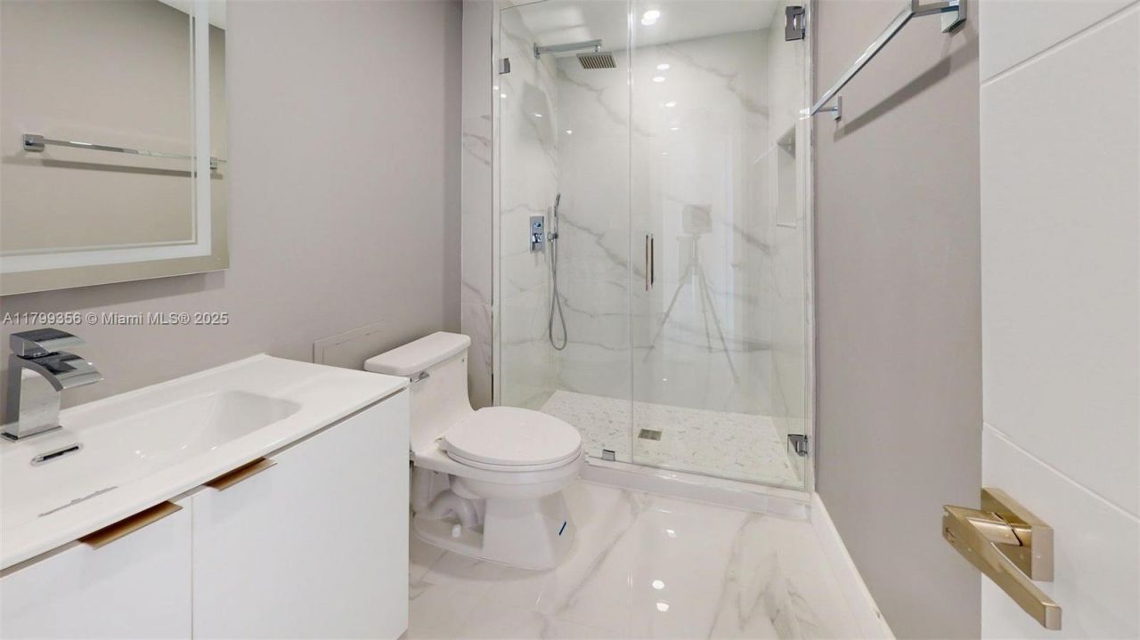 3625 N Country Club Dr, Unit 609, Aventura, FL 33180 Photo