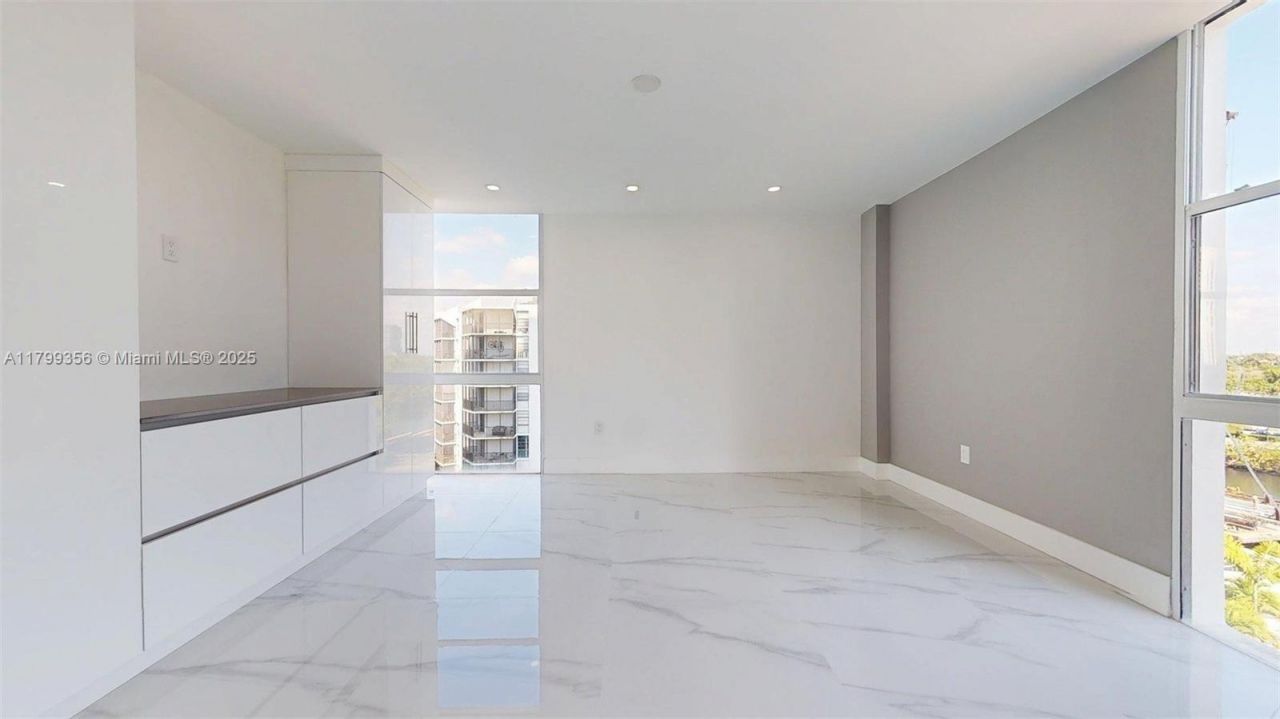 3625 N Country Club Dr, Unit 609, Aventura, FL 33180 Photo