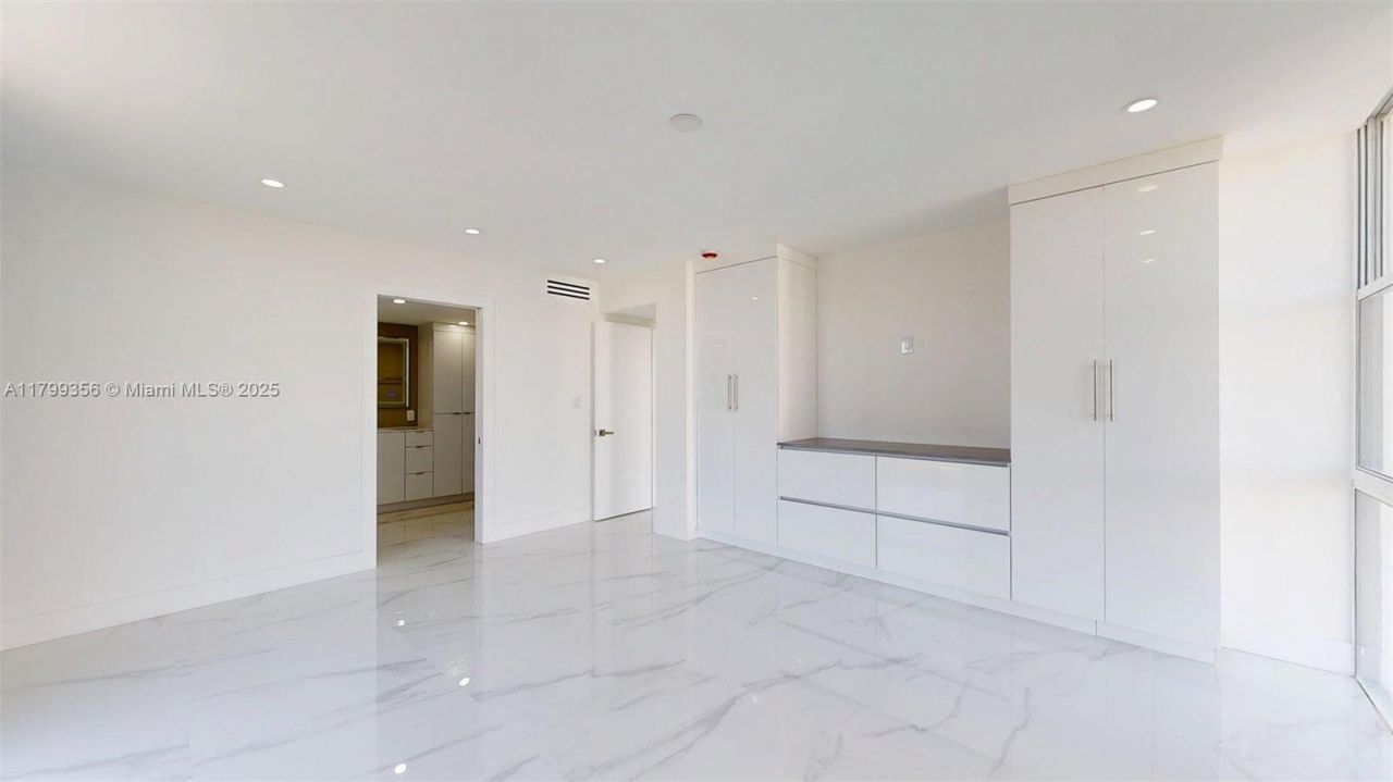 3625 N Country Club Dr, Unit 609, Aventura, FL 33180 Photo