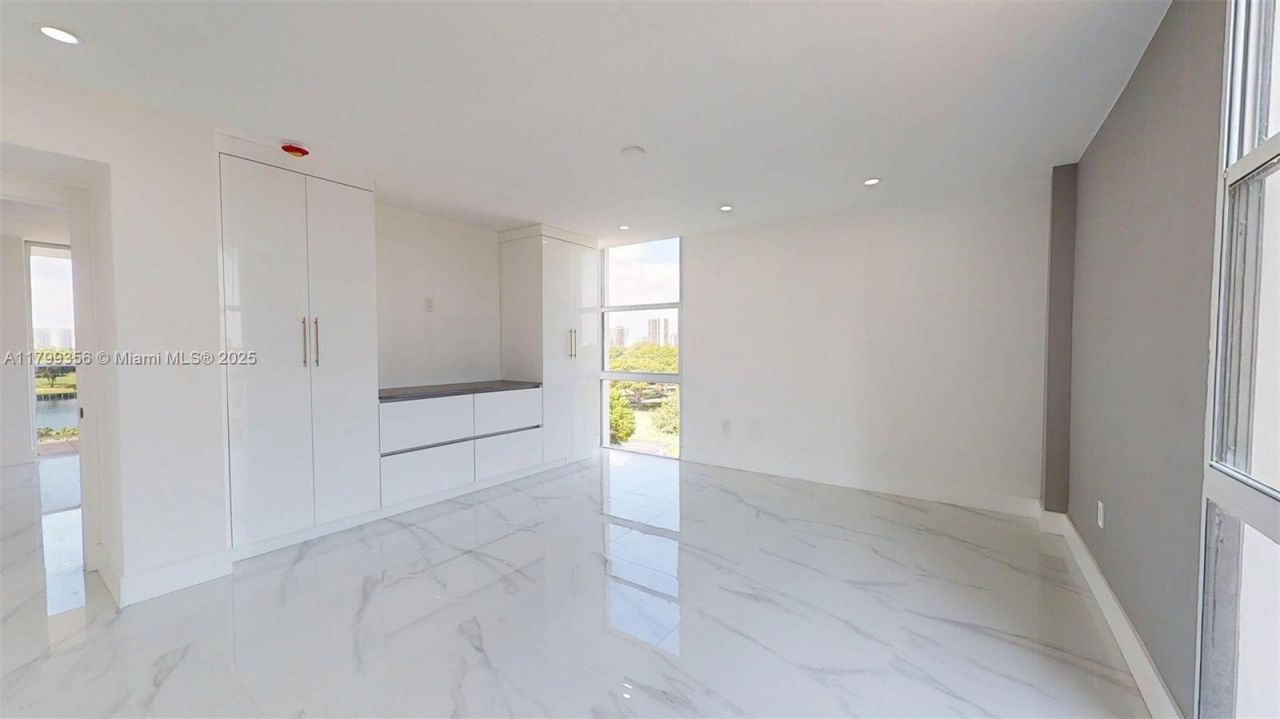 3625 N Country Club Dr, Unit 609, Aventura, FL 33180 Photo