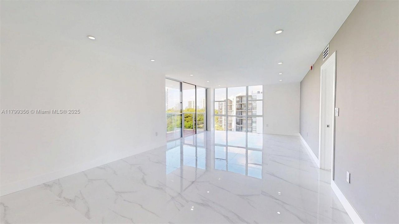 3625 N Country Club Dr, Unit 609, Aventura, FL 33180 Photo