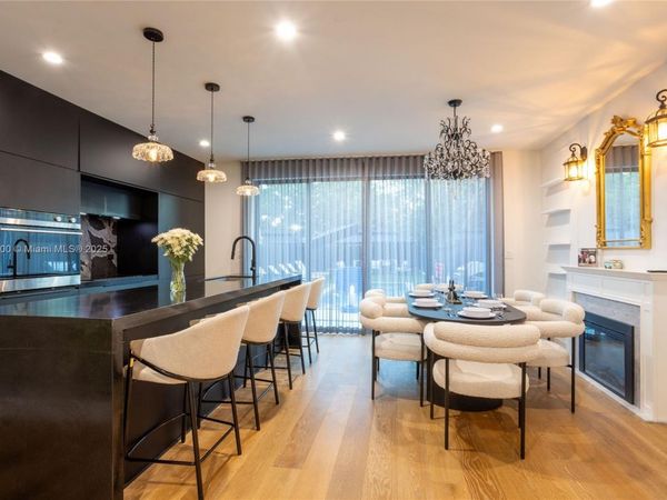 414 NW 52nd St, Unit 414, Miami, FL 33127