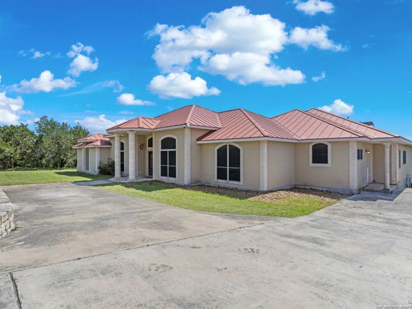 165 County Road 2740, Mico, TX 78056