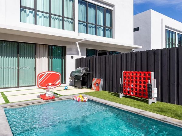 416 NW 52nd St, Unit 416, Miami, FL 33127