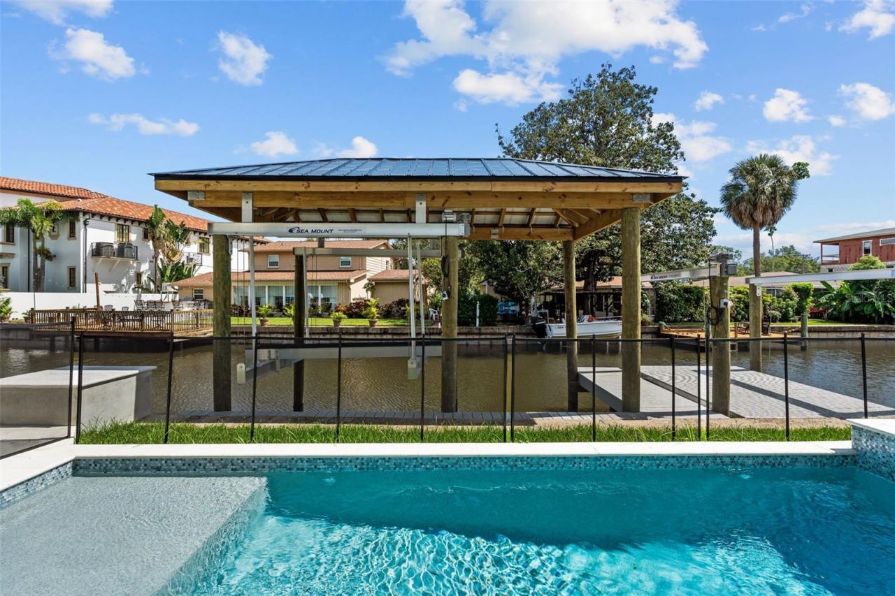 690 Geneva Place, Tampa, FL 33606 Photo