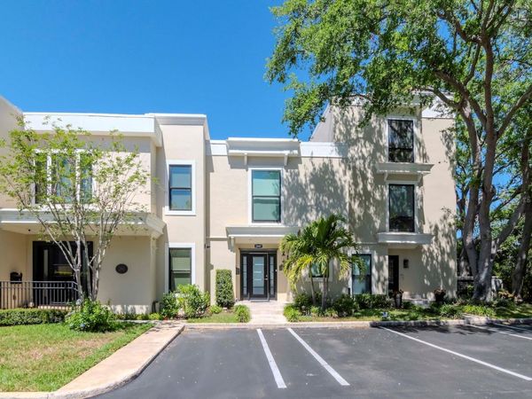 2807 W HAWTHORNE ROAD, Unit 11, TAMPA, FL 33611