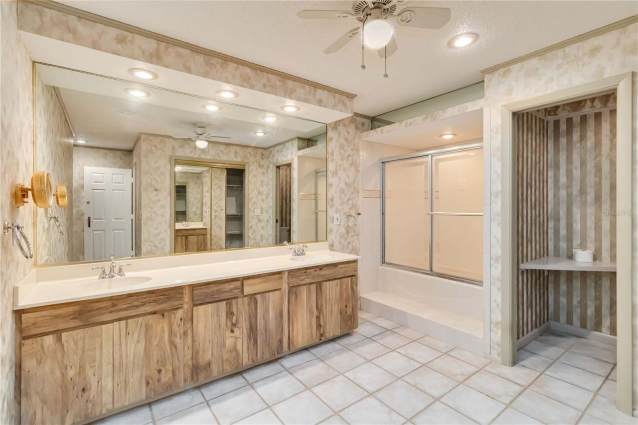 6203 Courtside Drive, Unit 21, Bradenton, FL 34210 Photo