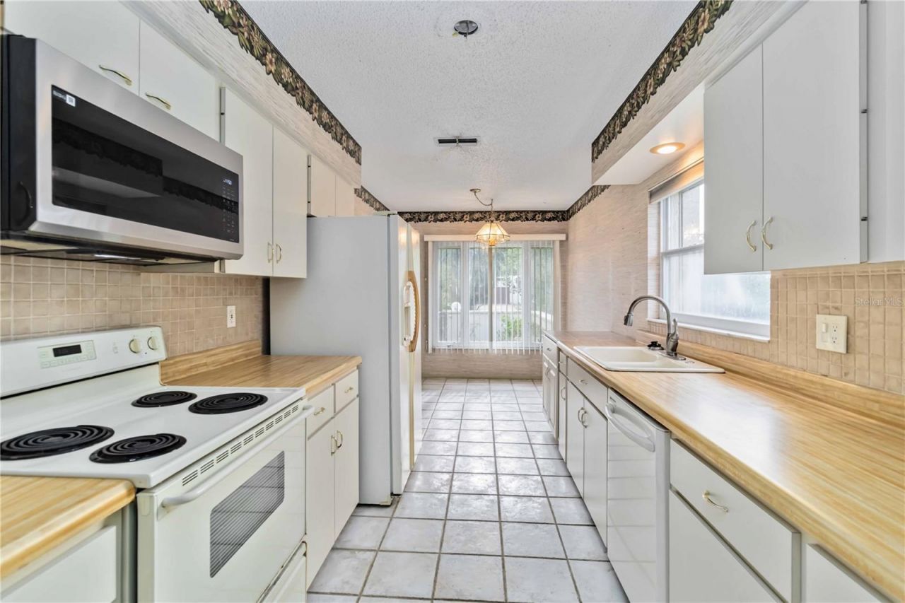 6203 Courtside Drive, Unit 21, Bradenton, FL 34210 Photo