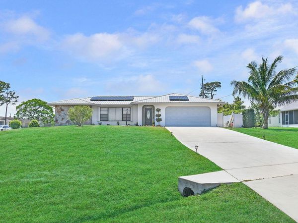 397 NE Gulfstream Avenue, Port St. Lucie, FL 34983