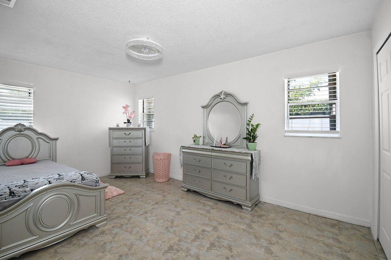 397 NE Gulfstream Avenue, Port Saint Lucie, FL 34983 Photo