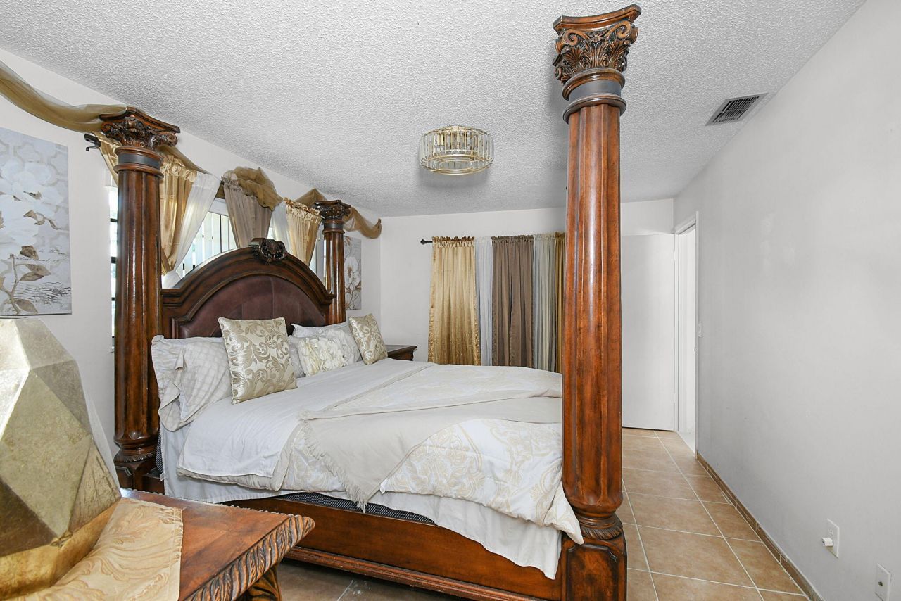 397 NE Gulfstream Avenue, Port Saint Lucie, FL 34983 Photo