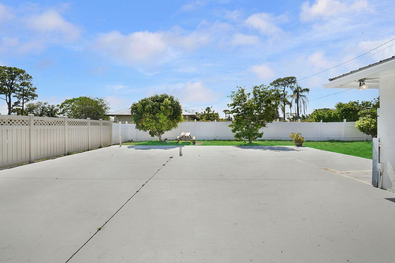 397 NE Gulfstream Avenue, Port Saint Lucie, FL 34983 Photo