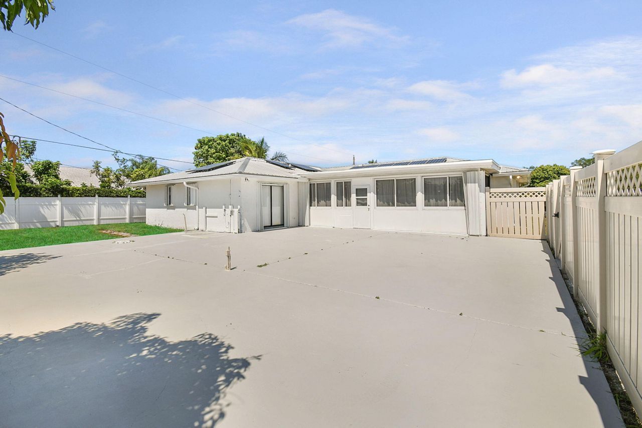 397 NE Gulfstream Avenue, Port Saint Lucie, FL 34983 Photo