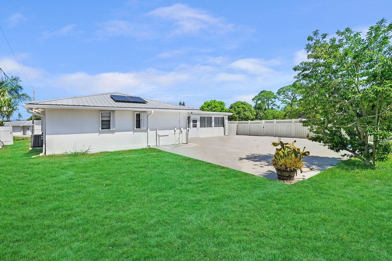 397 NE Gulfstream Avenue, Port Saint Lucie, FL 34983 Photo