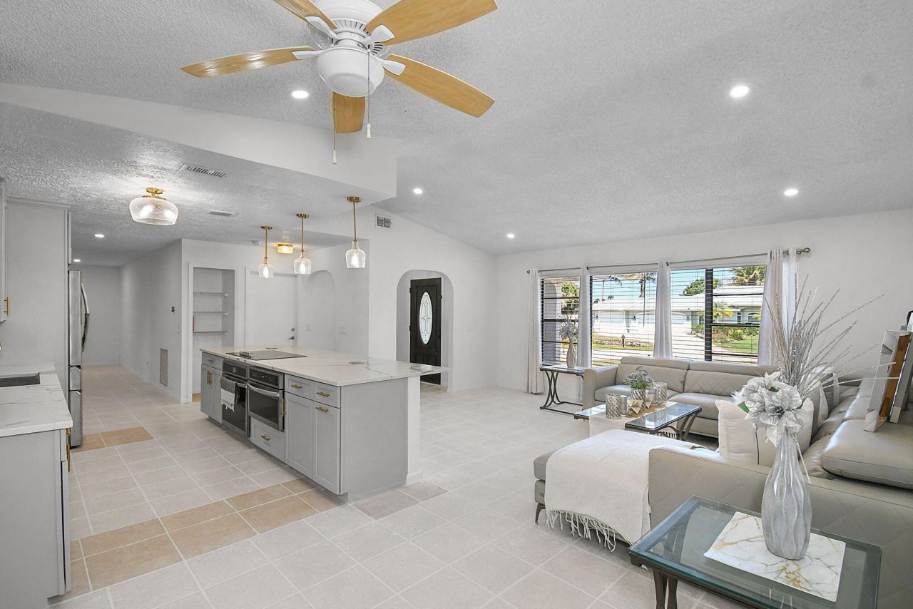 397 NE Gulfstream Avenue, Port Saint Lucie, FL 34983 Photo