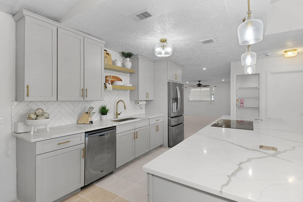 397 NE Gulfstream Avenue, Port Saint Lucie, FL 34983 Photo