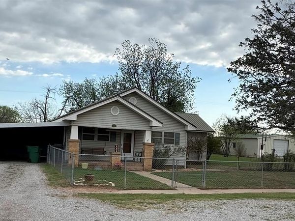 303 E 8th Street, Quanah, TX 79252