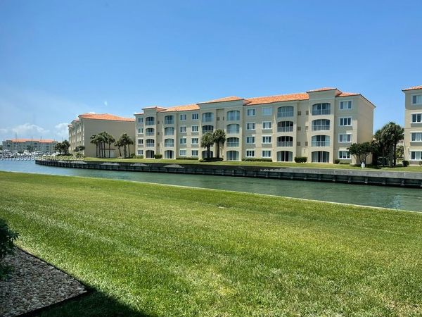 19 W Harbour Isle Dr W, Unit 103, Fort Pierce, FL 34949