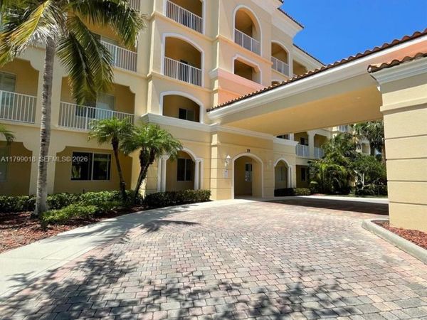 19 W Harbour Isle Dr W, Unit 201, Fort Pierce, FL 34949