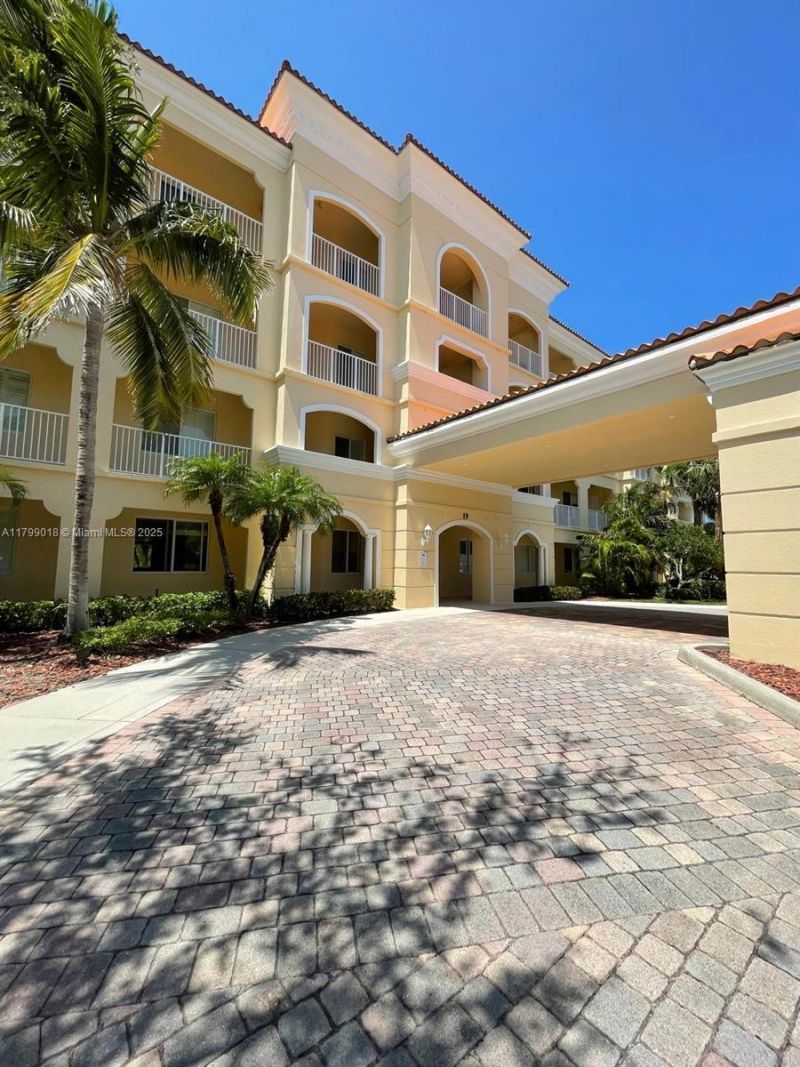 19 W Harbour Isle Dr W, Unit 201, Fort Pierce, FL 34949 Photo