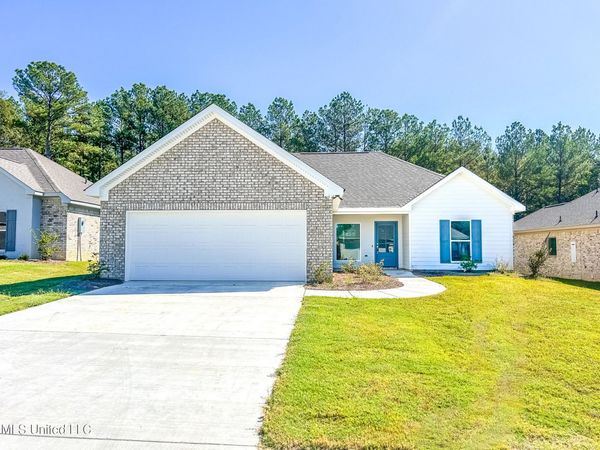 961 Riverside Lane, Pearl, MS 39208