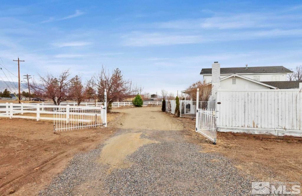 990 Riverview Drive, Gardnerville, NV 89460 Photo