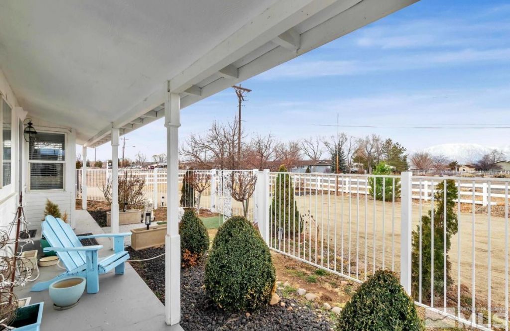 990 Riverview Drive, Gardnerville, NV 89460 Photo