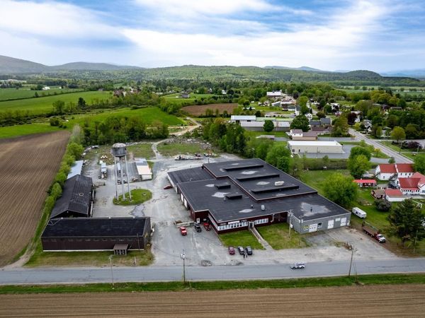 1143 Clark Pond Road, Haverhill, NH 03774