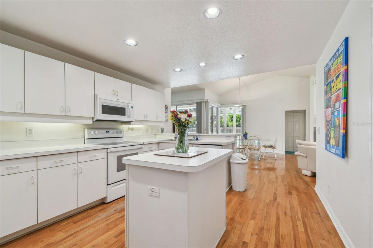 5001 Queen Palm Terrace Ne, Saint Petersburg, FL 33703 Photo