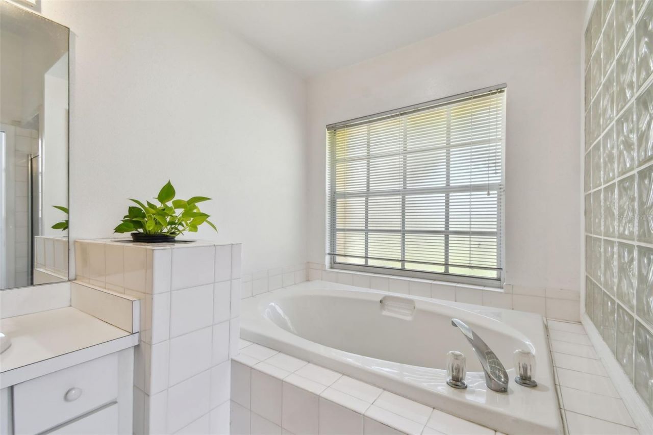 5001 Queen Palm Terrace Ne, Saint Petersburg, FL 33703 Photo