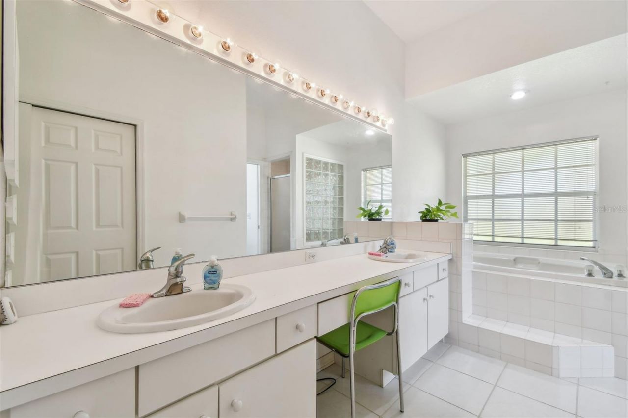 5001 Queen Palm Terrace Ne, Saint Petersburg, FL 33703 Photo