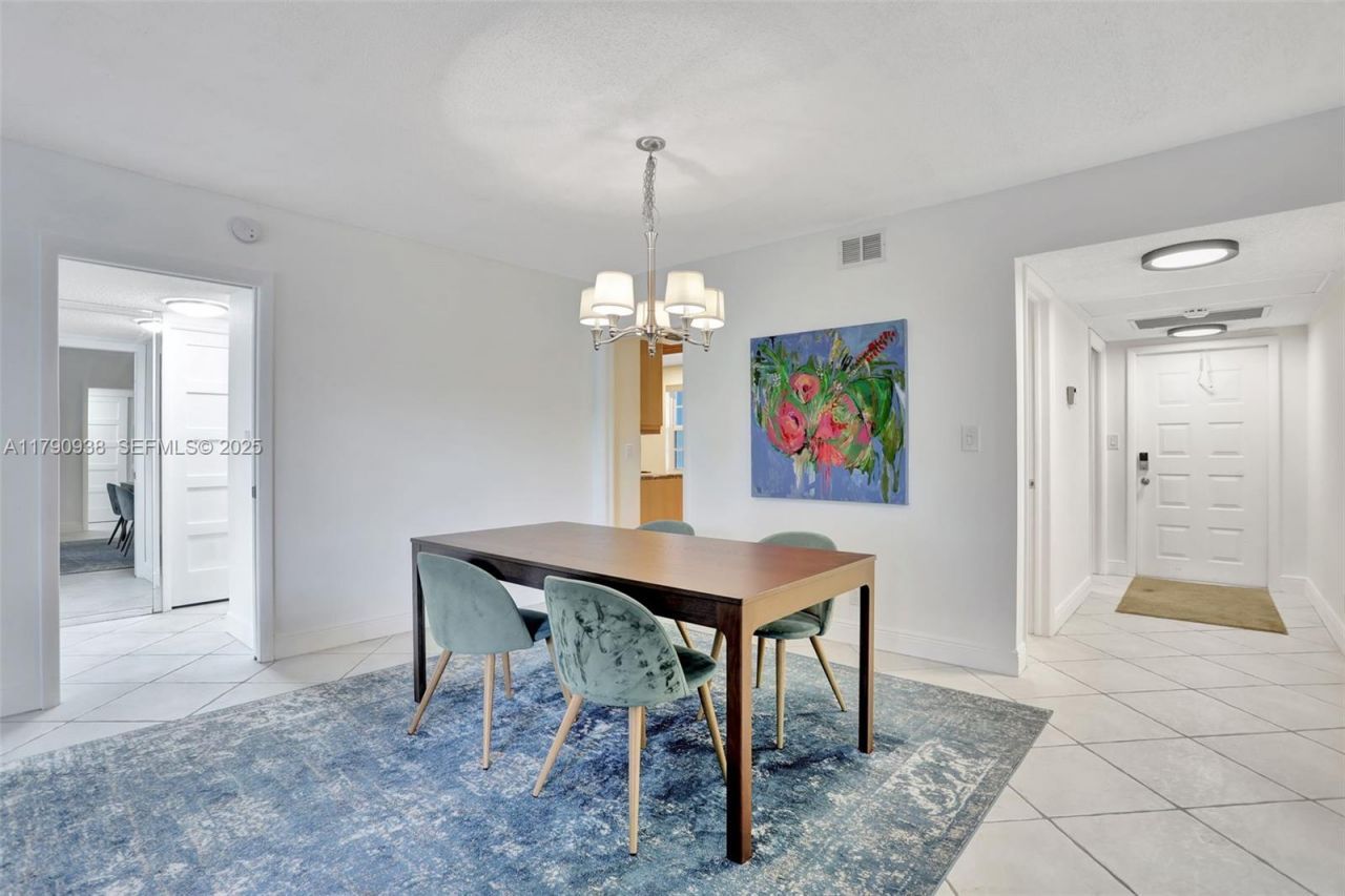 4020 W Palm Aire Dr, Unit 204, Pompano Beach, FL 33069 Photo