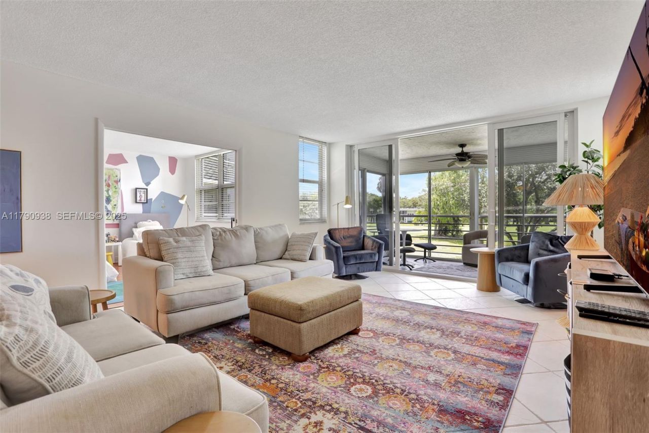 4020 W Palm Aire Dr, Unit 204, Pompano Beach, FL 33069 Photo