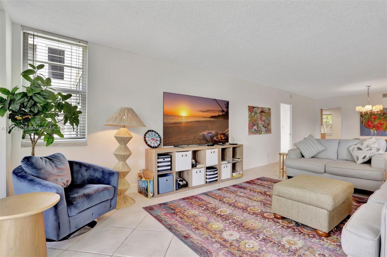 4020 W Palm Aire Dr, Unit 204, Pompano Beach, FL 33069 Photo