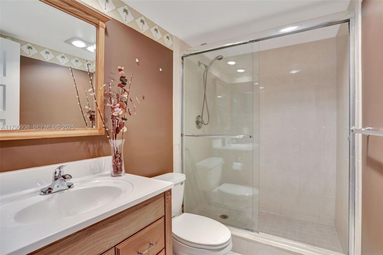 4020 W Palm Aire Dr, Unit 204, Pompano Beach, FL 33069 Photo